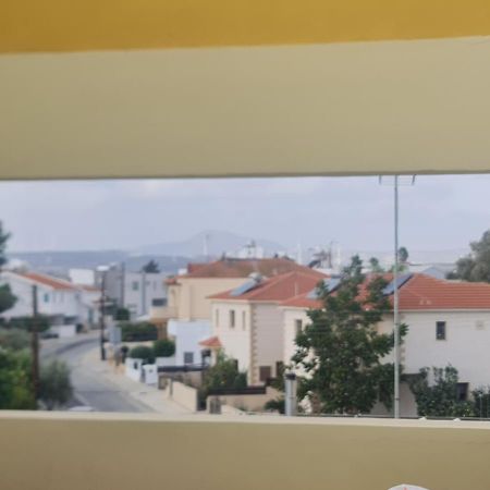 Апартаменты Top Floor 1 Bdrm Aprtrmnt Dromolaxia Экстерьер фото