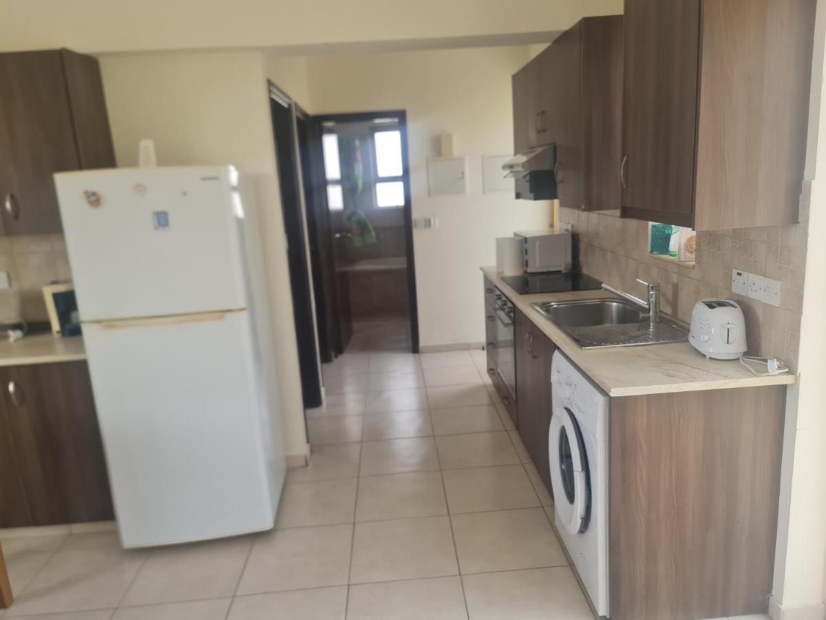 Апартаменты Top Floor 1 Bdrm Aprtrmnt Dromolaxia Экстерьер фото