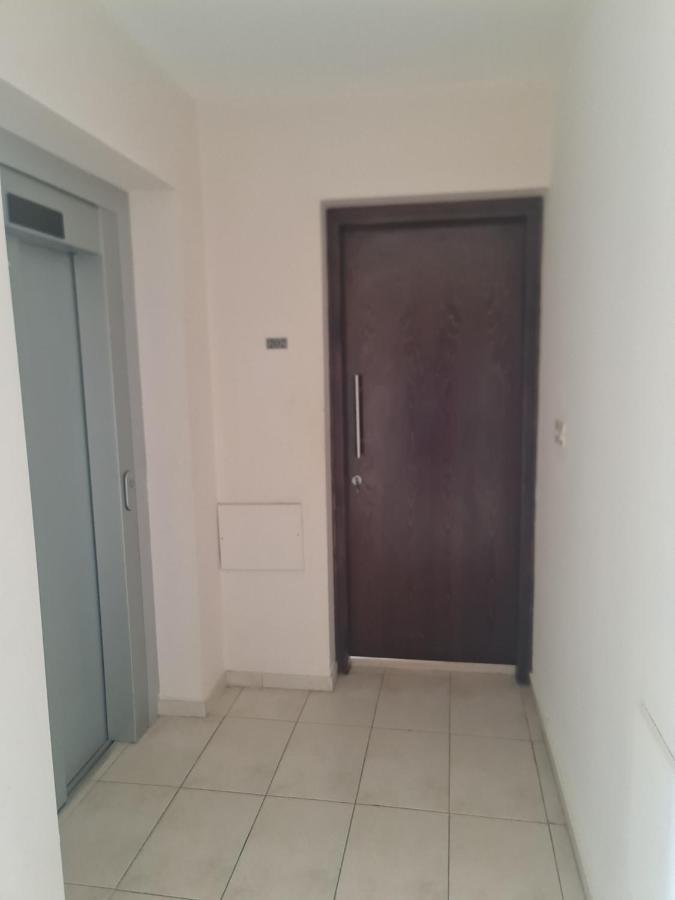 Апартаменты Top Floor 1 Bdrm Aprtrmnt Dromolaxia Экстерьер фото