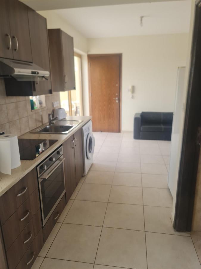 Апартаменты Top Floor 1 Bdrm Aprtrmnt Dromolaxia Экстерьер фото